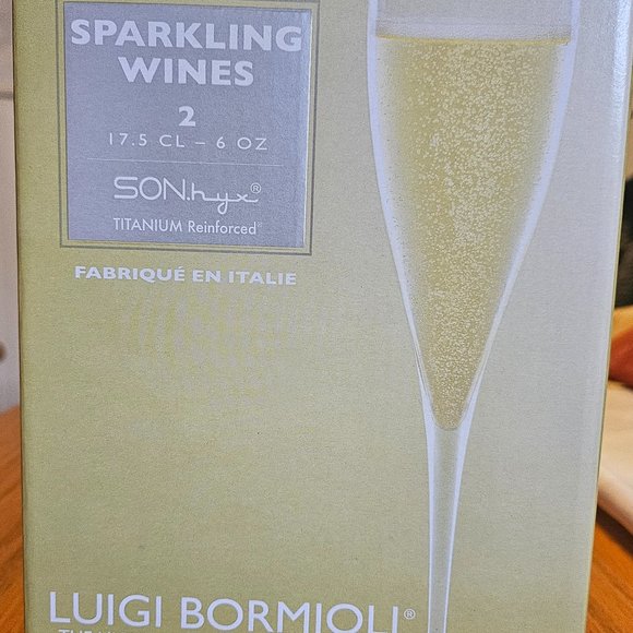 2 High Tech Sparkling Wine Glasses - Picture 1 of 4